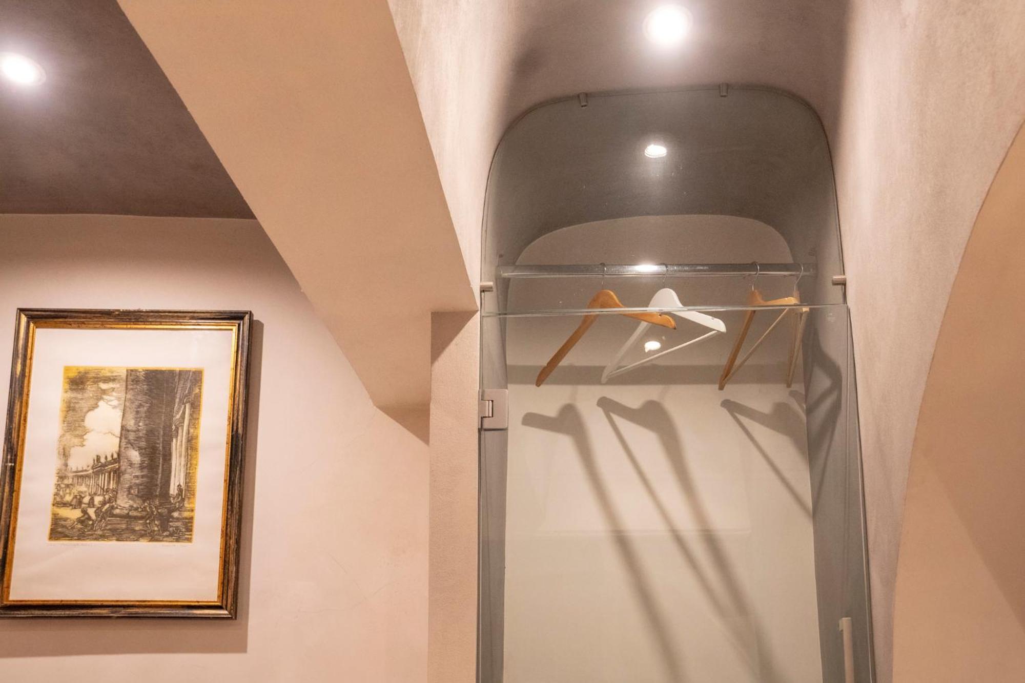 Domus Ciancaleoni - Colosseum - Rione Monti Rome Exterior photo