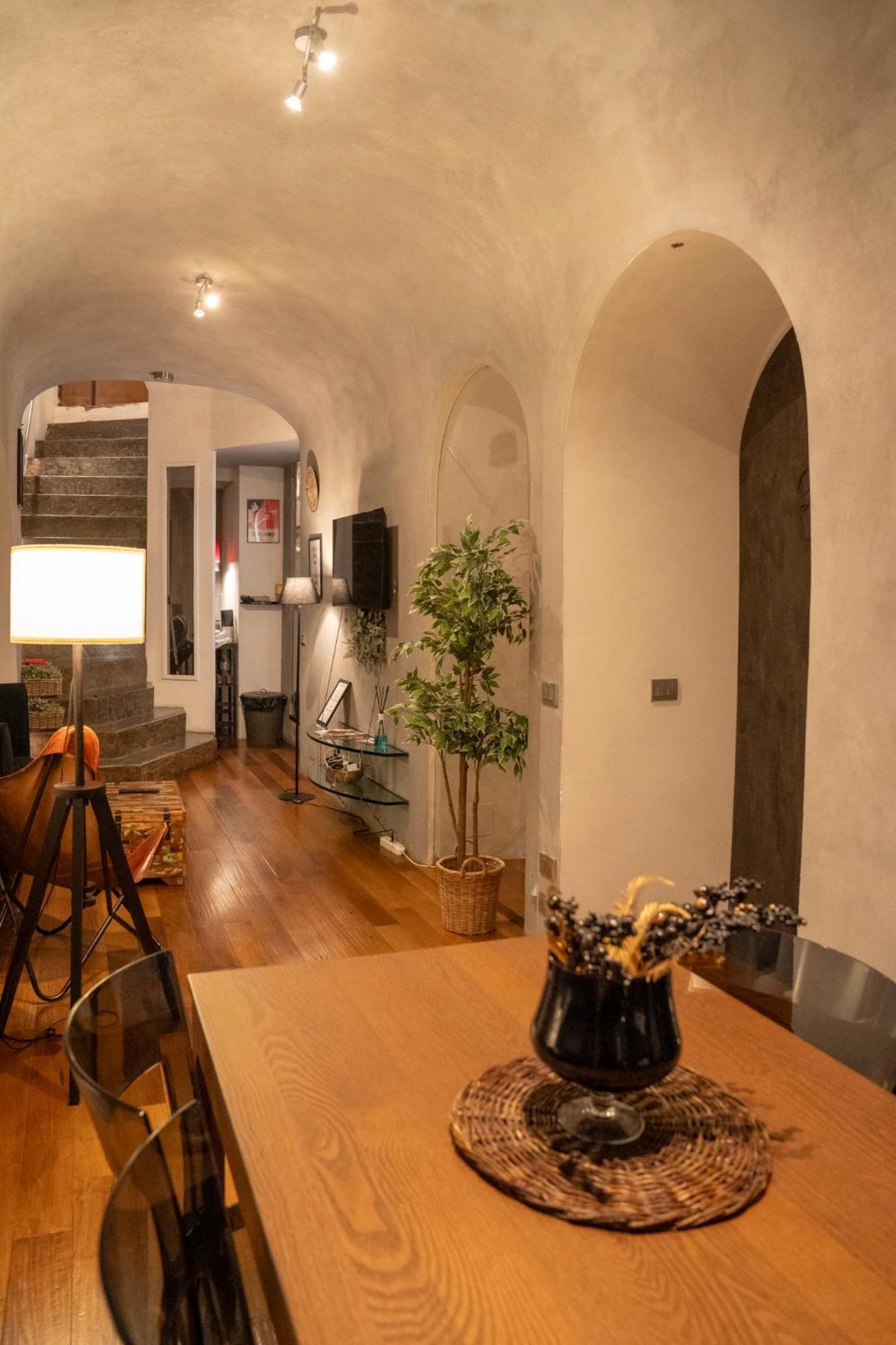 Domus Ciancaleoni - Colosseum - Rione Monti Rome Exterior photo